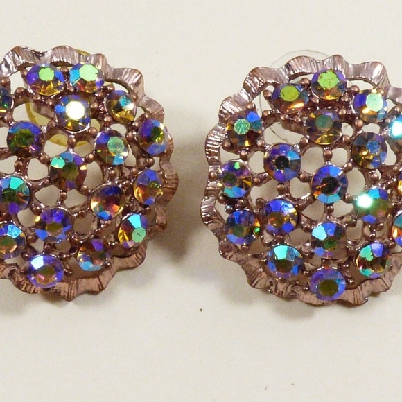 Gold Tone Metal Pink Purple color Aurora Borealis Rhinestones round earrings - Picture 3 of 7